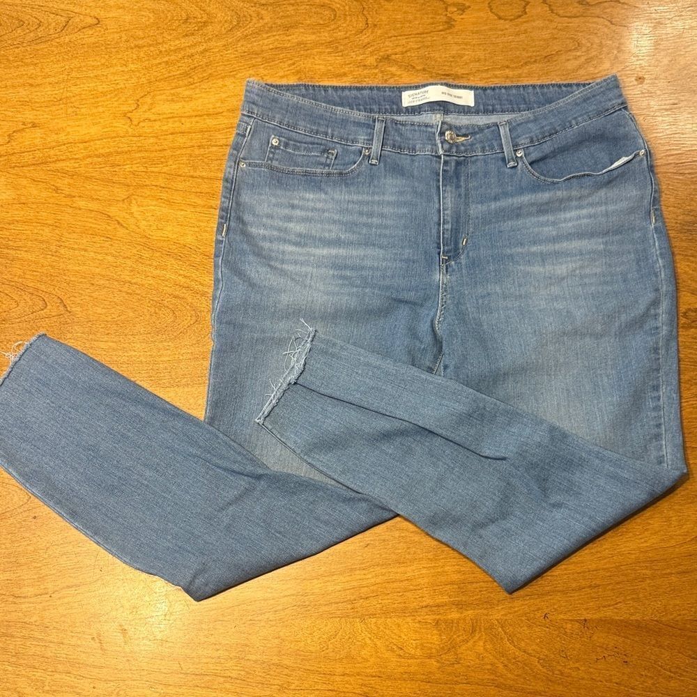 Signature by Levi Strauss Mid Rise Skinny Jeans
